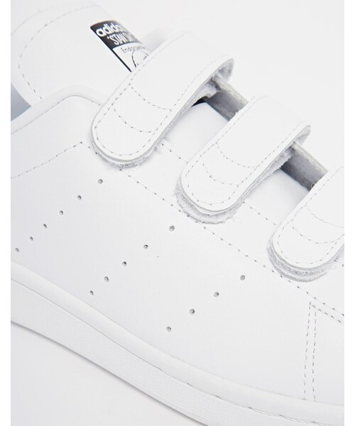adidas(アディダス)の「adidas Originals Stan Smith with Faux Snakeskin Velcro Sneakers(スニーカー・レディース・White・US 10.5-EU 43 1/3 - US 10.5/US 6-EU 37 1/3 - US 6/US 6.5-EU 38 - US 6.5/US 8-EU 40 - US 8/US 9.5-EU 42 - US 9.5)」の4枚目の写真