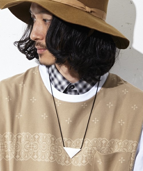 TOGA（トーガ）の「■別注■ TOGA×MIDWEST トライアングルネックレスM（ネックレス・レディース・ホワイト/ブラック/グリーン・FREE）」の7枚目の写真