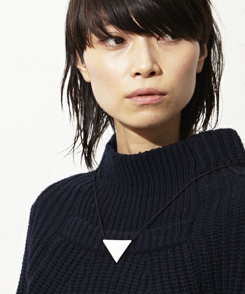 TOGA（トーガ）の「■別注■ TOGA×MIDWEST トライアングルネックレスM（ネックレス・レディース・ホワイト/ブラック/グリーン・FREE）」の6枚目の写真