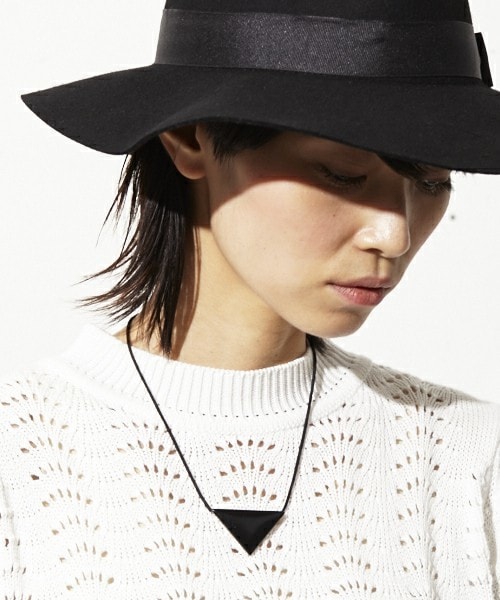 TOGA（トーガ）の「■別注■ TOGA×MIDWEST トライアングルネックレスM（ネックレス・レディース・ホワイト/ブラック/グリーン・FREE）」の8枚目の写真