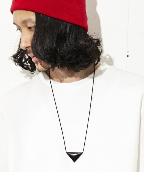 TOGA（トーガ）の「■別注■ TOGA×MIDWEST トライアングルネックレスM（ネックレス・レディース・ホワイト/ブラック/グリーン・FREE）」の9枚目の写真