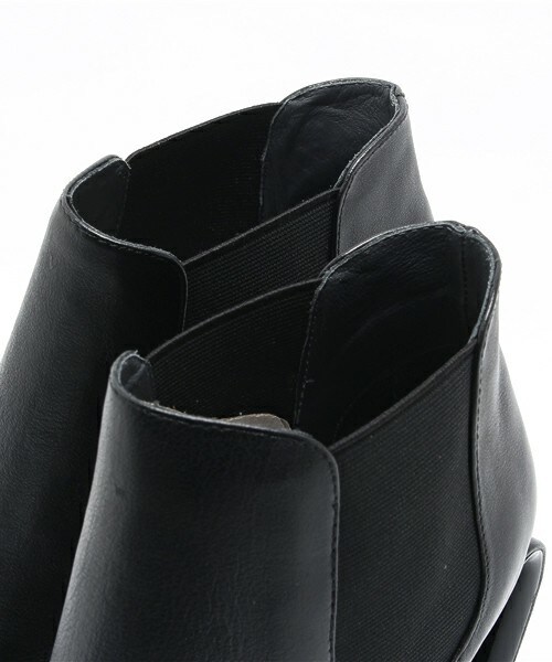 UNITED NUDE（ユナイテッドヌード）の「UNITED NUDE 『mobius