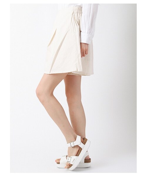 E hyphen world gallery（イーハイフンワールドギャラリー）の「・タックハーフキュロットパンツ（パンツ・オフホワイト/ベージュ・F）」の4枚目の写真