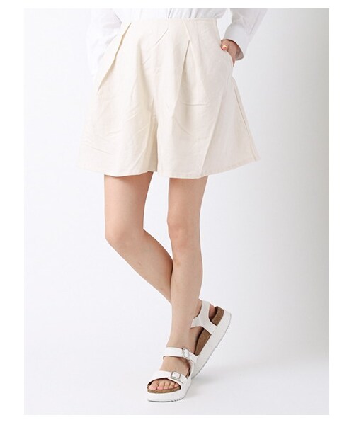 E hyphen world gallery（イーハイフンワールドギャラリー）の「・タックハーフキュロットパンツ（パンツ・オフホワイト/ベージュ・F）」の3枚目の写真