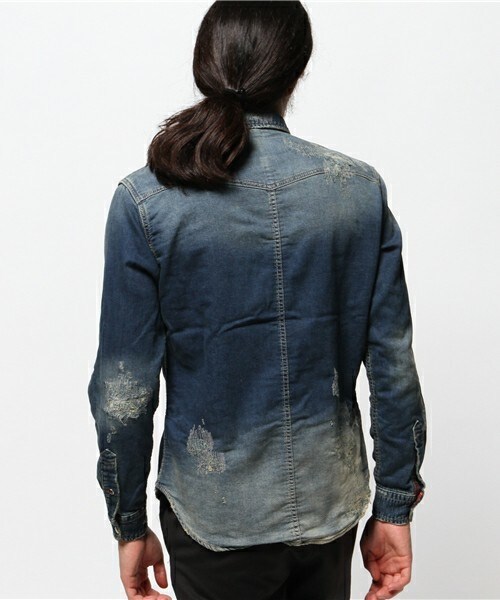 RATTLE TRAP（ラトルトラップ）の「ジャージーデニムシャツ【クラッシュリメイク】（シャツ/ブラウス・メンズ・ブルー・MEDIUM/LARGE/LL）」の4枚目の写真
