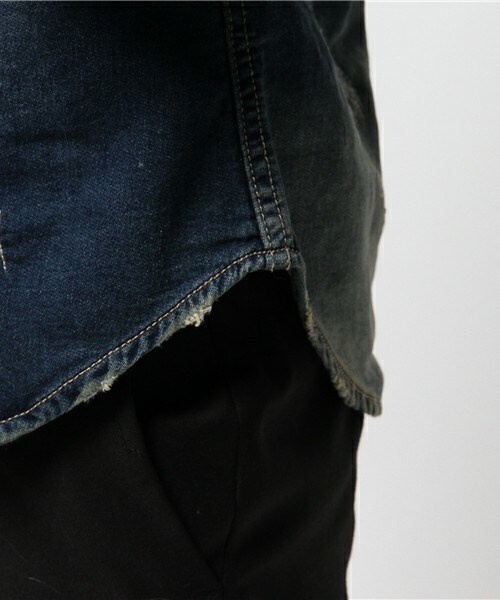 RATTLE TRAP（ラトルトラップ）の「ジャージーデニムシャツ【クラッシュリメイク】（シャツ/ブラウス・メンズ・ブルー・MEDIUM/LARGE/LL）」の7枚目の写真