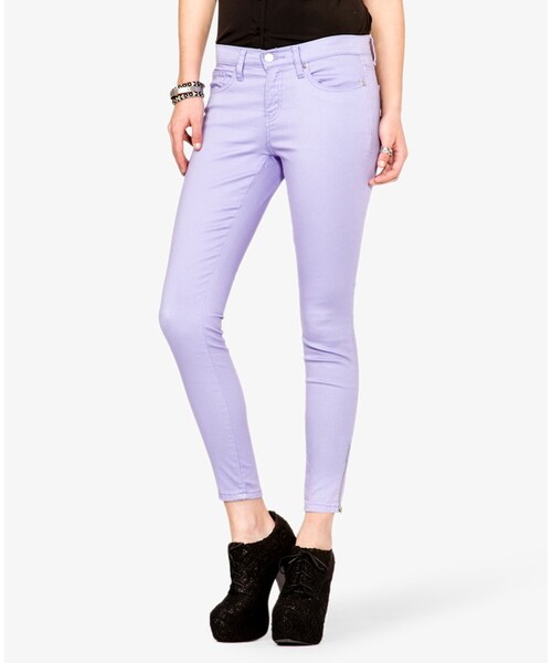 FOREVER 21（フォーエバー トゥエンティーワン）の「FOREVER 21 Colored Zippered Skinny Jeans（デニムパンツ・レディース・Black/White/Purple/Blue/Yellow・26/27/28/30）」の3枚目の写真