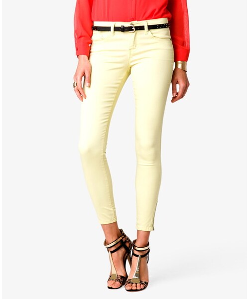 FOREVER 21（フォーエバー トゥエンティーワン）の「FOREVER 21 Colored Zippered Skinny Jeans（デニムパンツ・レディース・Black/White/Purple/Blue/Yellow・26/27/28/30）」の4枚目の写真
