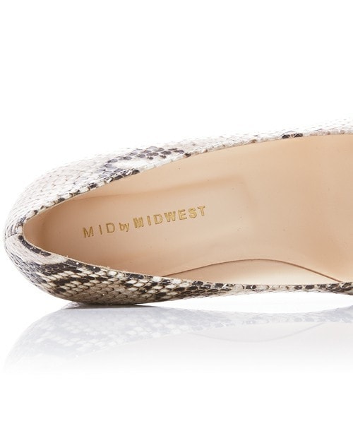 MID by MIDWEST(ミッド バイ ミッドウエスト)の「MID by MIDWEST 太ヒールスネークパンプス(パンプス・レディース・ベージュ・35/36/37/38/39)」の8枚目の写真