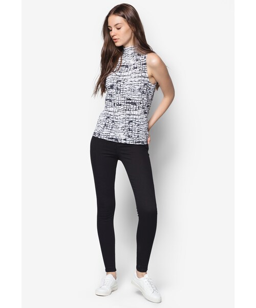 TOPSHOP(トップショップ)の「Black Joni Jeans L32"(パンツ・レディース・Black・30R/32R/25R/26R/28R)」の4枚目の写真