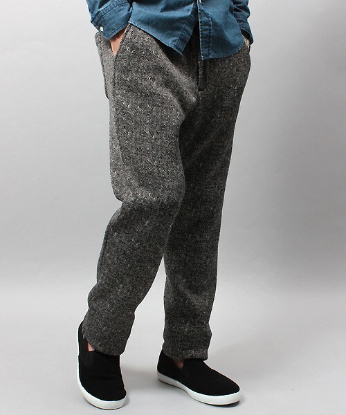 ESSENTIAL GARMENT MEN'S BIGI（エッセンシャルガーメントメンズビギ）の「【長谷川博己さん着用 メンズジョーカー12月号P91掲載】フリーススウェットパンツ/クラシック柄プリント（その他パンツ・メンズ・ブラック/チャコールグレー/グレー・MEDIUM/LARGE）」の8枚目の写真