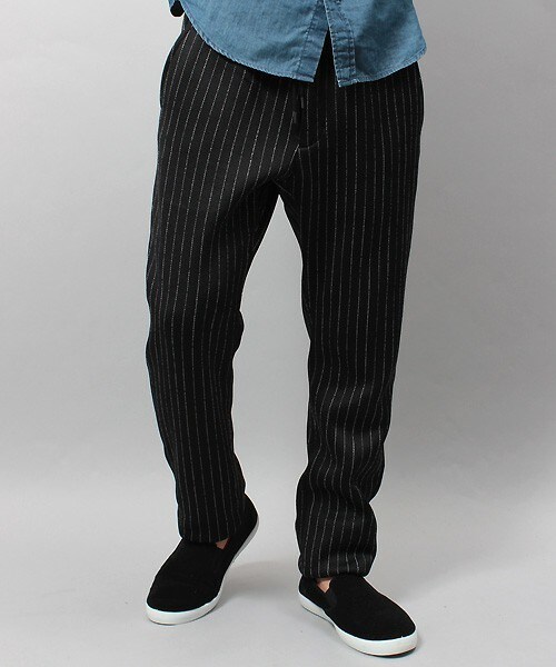 ESSENTIAL GARMENT MEN'S BIGI（エッセンシャルガーメントメンズビギ）の「【長谷川博己さん着用 メンズジョーカー12月号P91掲載】フリーススウェットパンツ/クラシック柄プリント（その他パンツ・メンズ・ブラック/チャコールグレー/グレー・MEDIUM/LARGE）」の5枚目の写真