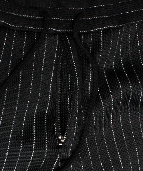 ESSENTIAL GARMENT MEN'S BIGI（エッセンシャルガーメントメンズビギ）の「【長谷川博己さん着用 メンズジョーカー12月号P91掲載】フリーススウェットパンツ/クラシック柄プリント（その他パンツ・メンズ・ブラック/チャコールグレー/グレー・MEDIUM/LARGE）」の11枚目の写真