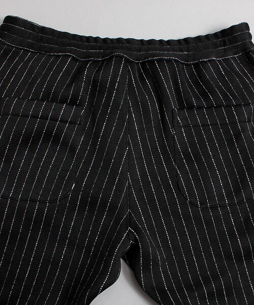 ESSENTIAL GARMENT MEN'S BIGI（エッセンシャルガーメントメンズビギ）の「【長谷川博己さん着用 メンズジョーカー12月号P91掲載】フリーススウェットパンツ/クラシック柄プリント（その他パンツ・メンズ・ブラック/チャコールグレー/グレー・MEDIUM/LARGE）」の16枚目の写真