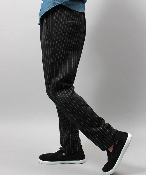 ESSENTIAL GARMENT MEN'S BIGI（エッセンシャルガーメントメンズビギ）の「【長谷川博己さん着用 メンズジョーカー12月号P91掲載】フリーススウェットパンツ/クラシック柄プリント（その他パンツ・メンズ・ブラック/チャコールグレー/グレー・MEDIUM/LARGE）」の6枚目の写真