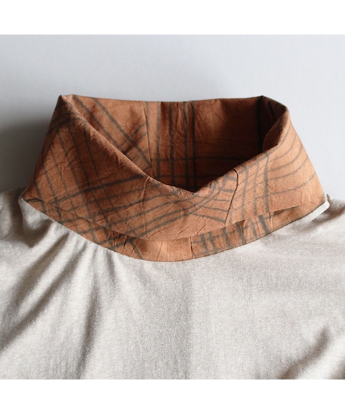 SASQUATCHfabrix.（サスクワァッチファブリックス）の「KAKISHIBU Turtle Neck Cutsewn（トップス・Check x Ash Beige/Dots x Ash Beige・M/L）」の4枚目の写真