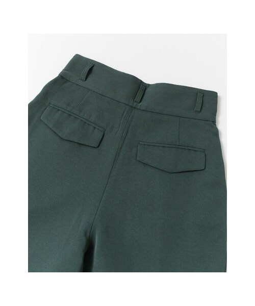 KBF（ケイビーエフ）の「BIGタックパンツ（パンツ・レディース・IVORY/D.GREEN/BLACK・36/38）」の19枚目の写真