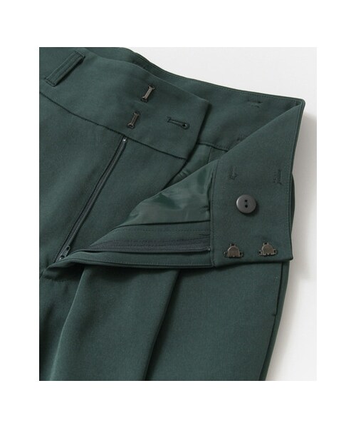 KBF（ケイビーエフ）の「BIGタックパンツ（パンツ・レディース・IVORY/D.GREEN/BLACK・36/38）」の14枚目の写真