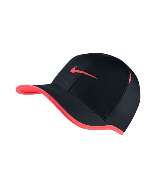 NIKE（ナイキ）の「ナイキ フェザー ライト アジャスタブル テニスキャップ（アクセサリー＆ギア > キャップ・ブラック/ブラック/ブラック/ホワイト/ホワイト/ブラック/ホワイト/ブラック/ユニバーシティレッド/ブラック/ユニバーシティレッド/ホワイト/ブラック/ブラック/ブラック/ホットラバ・ONE SIZE）」の3枚目の写真