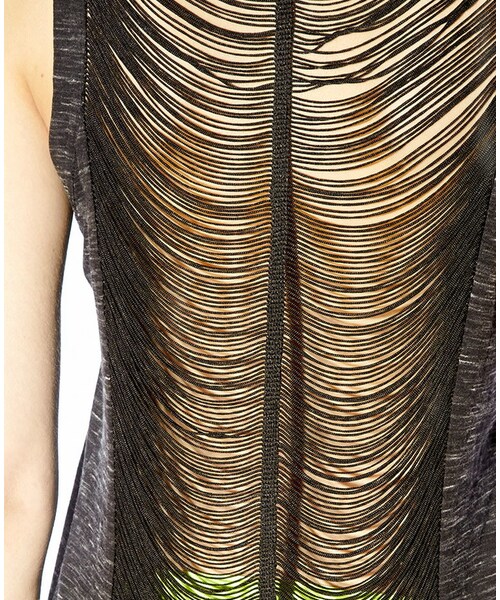 FOREVER 21(フォーエバー トゥエンティーワン)の「FOREVER 21 Studded & Shredded Tank(タンクトップ・レディース・Gray・Small)」の3枚目の写真