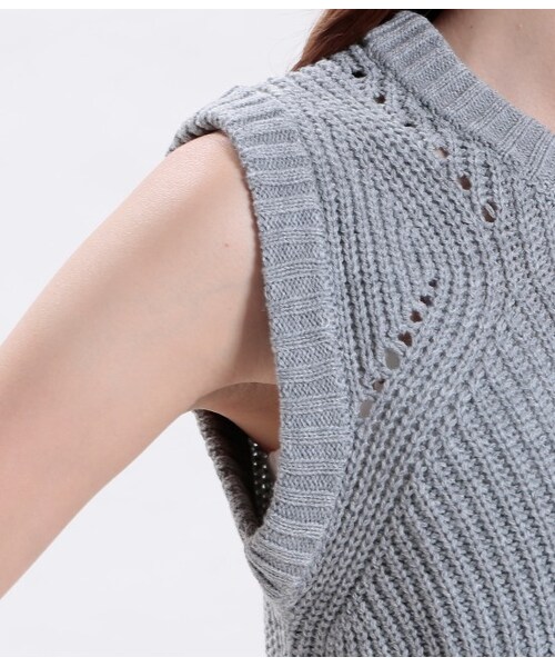 VIS(ビス)の「畦編みベスト(トップス・レディース・グレー/ホワイト/キャメル/カーキ・M)」の9枚目の写真