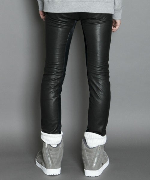 パンツ ato ato（アトウ）の「レザーパンツ（その他パンツ）」 - WEAR