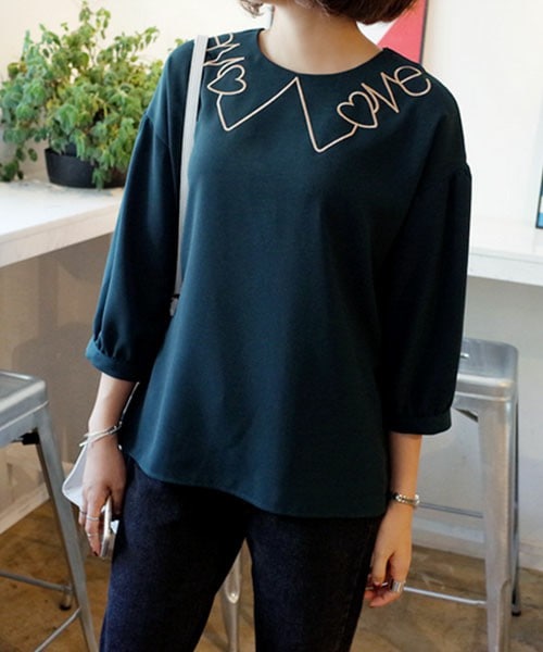 DHOLIC(ディーホリック)の「LOVEステッチカラーブラウス(シャツ/ブラウス・レディース・ダークグリーン/アイボリー/ブラック・FREE)」の1枚目の写真