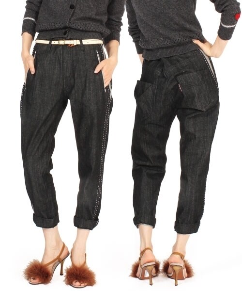 RNA（アールエヌエー）の「サドルステッチテーパードパンツ（パンツ・レディース・ブラックデニム/ブルーデニム・S/M）」の3枚目の写真