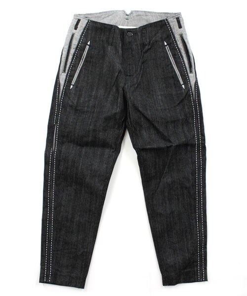 RNA（アールエヌエー）の「サドルステッチテーパードパンツ（パンツ・レディース・ブラックデニム/ブルーデニム・S/M）」の5枚目の写真