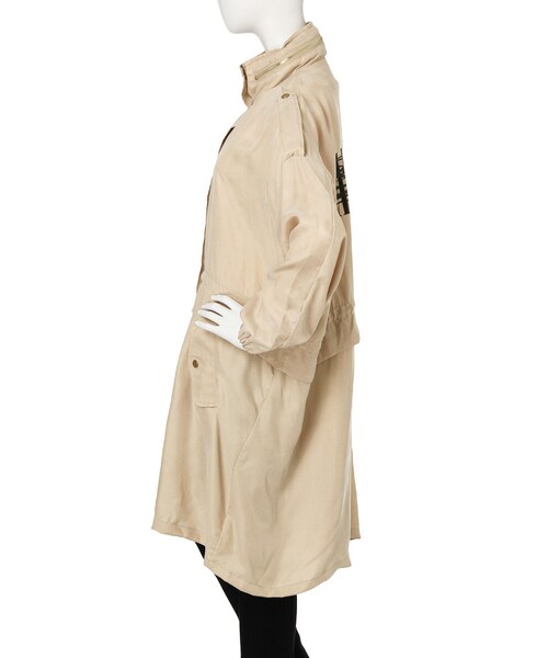 jouetie（ジュエティ）の「バックロゴライトモッズCT（ジャケット/アウター・レディース・ブラック/ベージュ・M）」の4枚目の写真