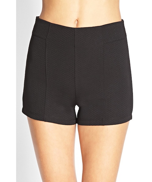 FOREVER 21（フォーエバー トゥエンティーワン）の「FOREVER 21 Textured Knit High-Waist Shorts（その他パンツ・レディース・Black/Red・Medium/Large）」の3枚目の写真