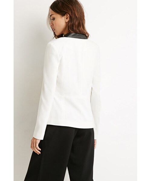FOREVER 21（フォーエバー トゥエンティーワン）の「フェイクレザートリムジャケット（ジャケット/アウター・レディース・BLACK/CREAM・Small/Medium/Large）」の4枚目の写真
