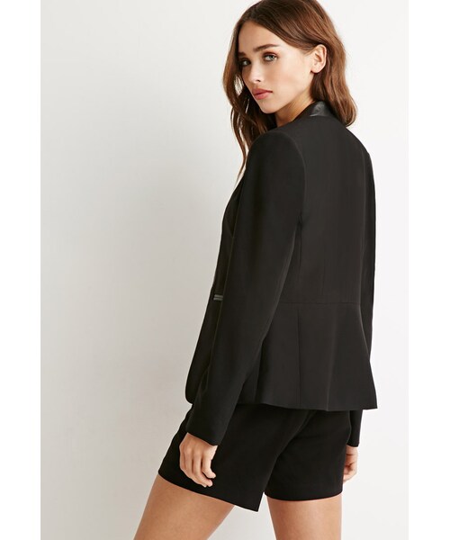 FOREVER 21（フォーエバー トゥエンティーワン）の「フェイクレザートリムジャケット（ジャケット/アウター・レディース・BLACK/CREAM・Small/Medium/Large）」の7枚目の写真