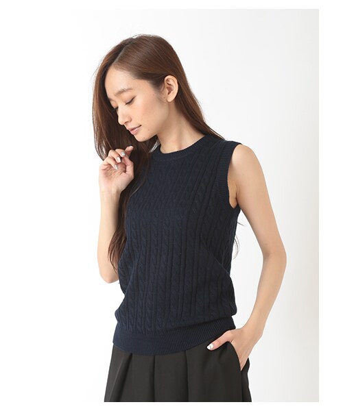E hyphen world gallery（イーハイフンワールドギャラリー）の「・細ケーブル編ニットベスト（トップス・アイボリー/杢グレー/キャメル/ネイビー・F）」の4枚目の写真