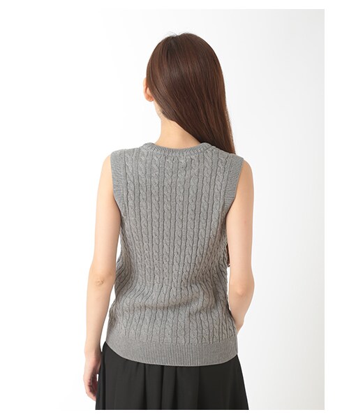 E hyphen world gallery（イーハイフンワールドギャラリー）の「・細ケーブル編ニットベスト（トップス・アイボリー/杢グレー/キャメル/ネイビー・F）」の7枚目の写真