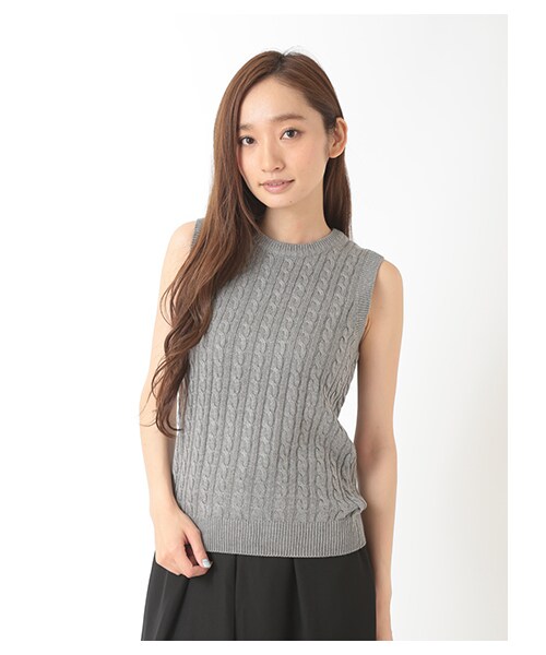 E hyphen world gallery（イーハイフンワールドギャラリー）の「・細ケーブル編ニットベスト（トップス・アイボリー/杢グレー/キャメル/ネイビー・F）」の2枚目の写真