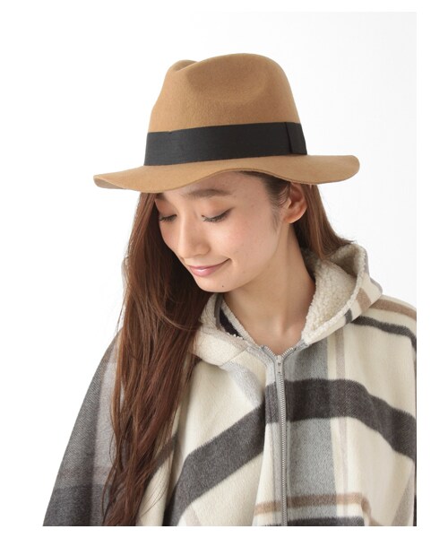 E hyphen world gallery(イーハイフンワールドギャラリー)の「ツバ長フェルトハット(帽子・ブラック/キャメル・F)」の3枚目の写真