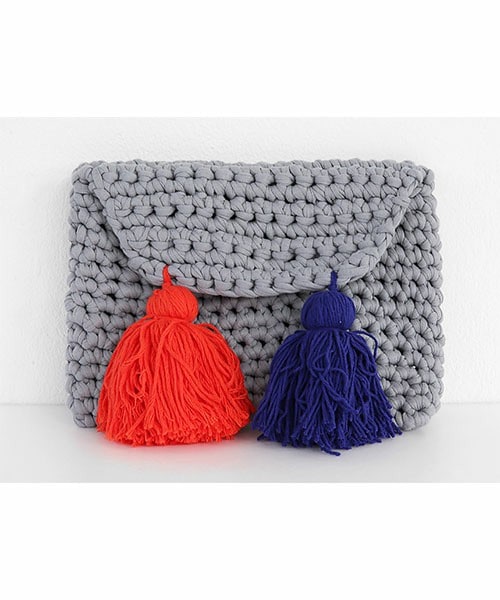 DHOLIC（ディーホリック）の「ビッグタッセルニットクラッチバッグ（クラッチバッグ・レディース・クリーム/グレー・FREE）」の2枚目の写真