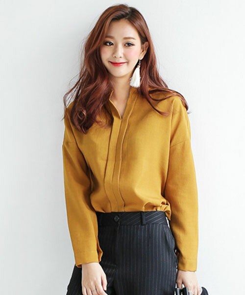 DHOLIC（ディーホリック）の「オータムカラーVスリットブラウス（シャツ/ブラウス・レディース・ディープグリーン/ブラック/ホワイト/マスタード/ワイン・FREE）」の4枚目の写真