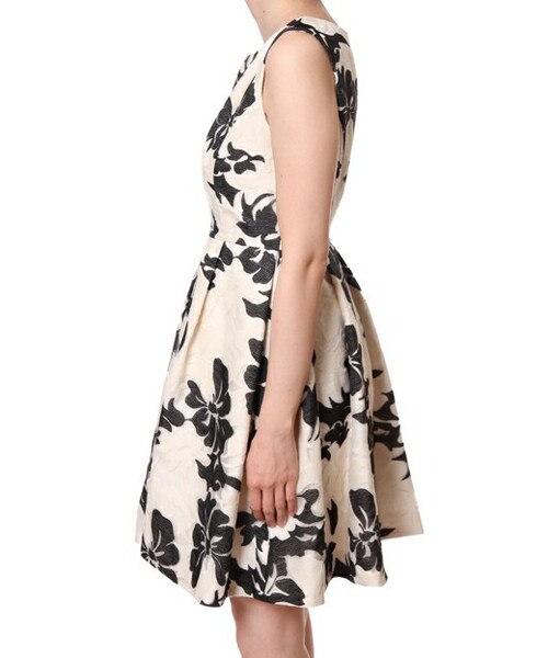 GRACE CONTINENTAL（グレースコンチネンタル）の「オーガン刺繍  