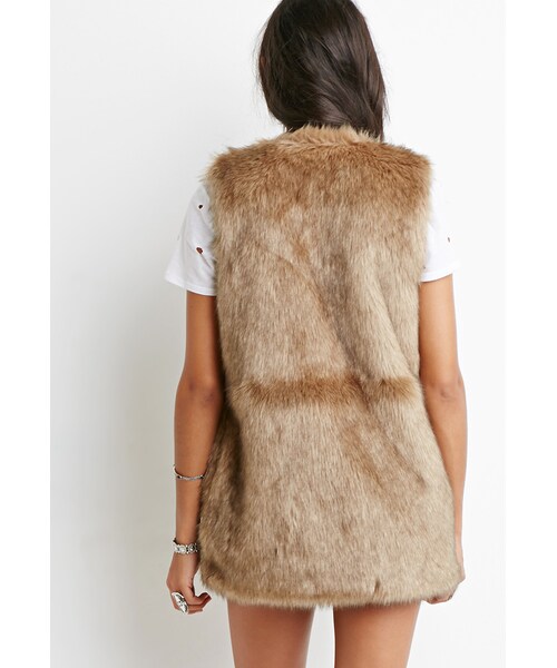 FOREVER 21(フォーエバー トゥエンティーワン)の「フェイクファーベスト(ジャケット/アウター・レディース・BROWN・Small/Medium/Large)」の3枚目の写真