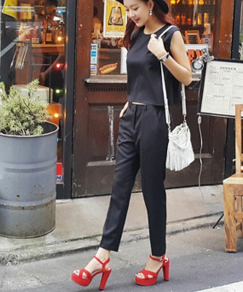 DHOLIC（ディーホリック）の「AWカラーバックスリットブラウス&パンツセットアップ（つなぎ/オールインワン・レディース・カーキ/ブラック/ワイン・S/M）」の2枚目の写真