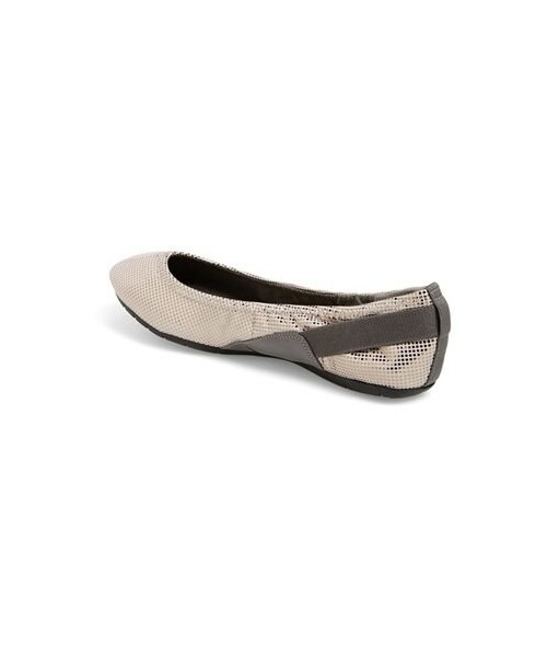 COLE HAAN(コールハーン)の「Cole Haan 'Zerogrand' Ballet Flat (Women)(シューズ・レディース・Black/Beige・10 B/10.5 B/11 B/5 B/5.5 B/6 B/6.5 B/7 B/7.5 B/8 B/8.5 B/9 B/9.5 B)」の6枚目の写真