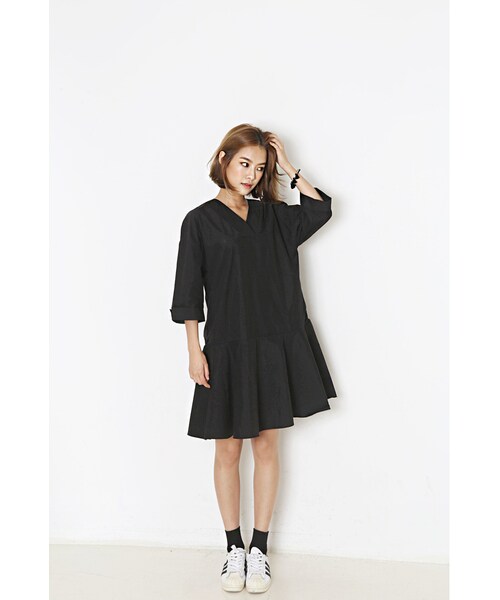 Aco Design（アコデザイン）の「ワンピース 長袖 Vネック/フレアーワンピース コットン（ワンピース・レディース・ブラック・肩幅：58　バスト：101　裾幅：104　総丈：92　袖幅：17　袖丈：31）」の2枚目の写真
