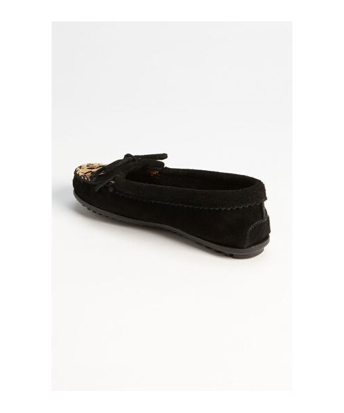 Minnetonka（ミネトンカ）の「Minnetonka 'Leopard Kilty' Moccasin（シューズ・レディース・Black・10 M/11 M/5 M/5.5 M/6 M/6.5 M/7 M/7.5 M/8 M/8.5 M/9 M/9.5 M）」の4枚目の写真