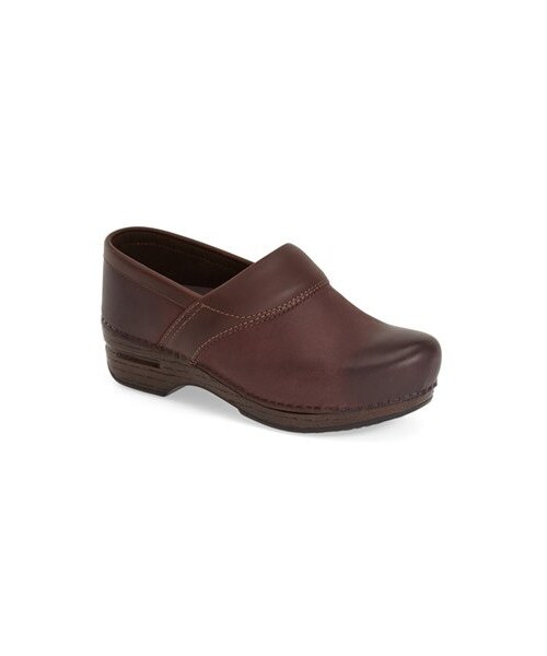 dansko（ダンスコ）の「Dansko 'Poppy' Clog (Women)（シューズ・レディース・Brown/Red・10.5-11US / 41EU M/11.5-12US / 42EU M/5.5-6US / 36EU M/6.5-7US / 37EU M/7.5-8US / 38EU M/8.5-9US / 39EU M/9.5-10US / 40EU M）」の2枚目の写真