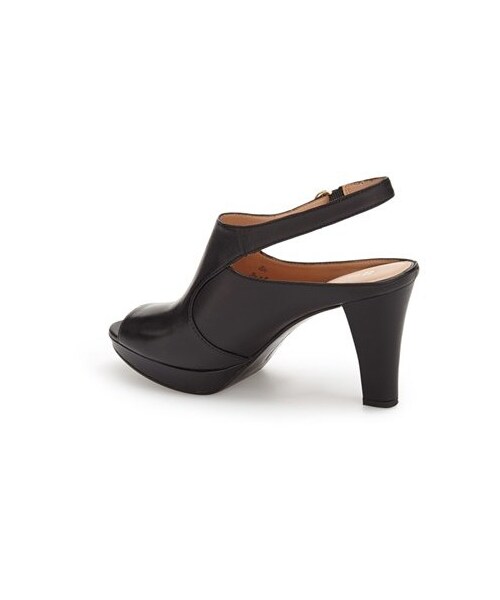 Naturalizer   （ナチュラライザー）の「Naturalizer 'Kimber' Platform Sandal (Women)（その他シューズ・レディース・Black/Brown・10 M/10 N/10 W/10.5 M/11 M/11 W/12 M/5 M/5.5 M/6 M/6 W/6.5 M/6.5 W/7 M/7 N/7 W/7.5 M/7.5 N/7.5 W/8 M/8 N/8 W/8.5 M/8.5 N/8.5 W/9 M/9 N/9 W/9.5 M/9.5 N/9.5 W）」の4枚目の写真