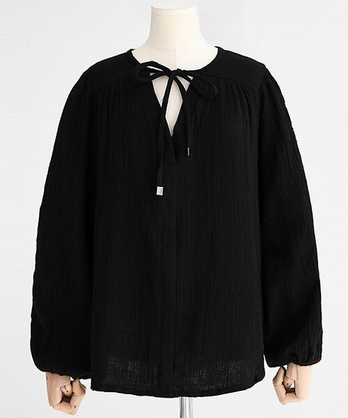 DHOLIC（ディーホリック）の「フロントリボンルーズリンクルブラウス（シャツ/ブラウス・レディース・アイボリー/ブラック・FREE）」の2枚目の写真