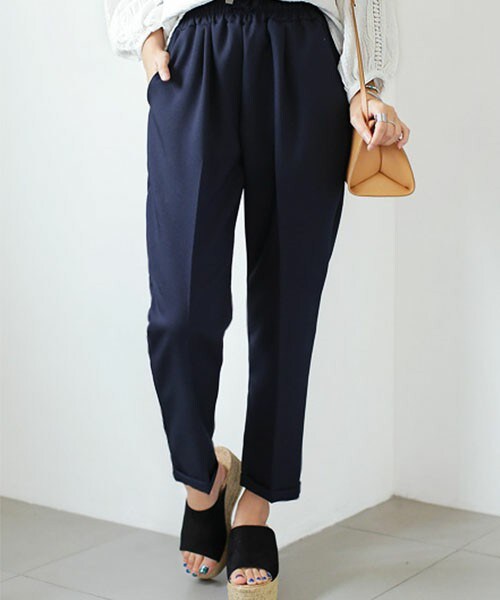 DHOLIC(ディーホリック)の「ウエストゴムロールアップテーパードパンツ(その他パンツ・レディース・ディープグリーン/ネイビー/ブラック/ワイン・FREE)」の3枚目の写真