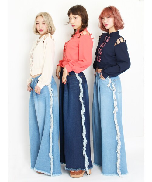 jouetie（ジュエティ）の「【仲里依紗コラボ】フリンジデニムパンツ（パンツ・レディース・アイスブルー/インディゴ）」の3枚目の写真